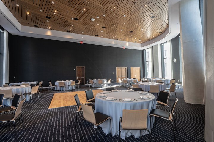 Business Center 78 of 84