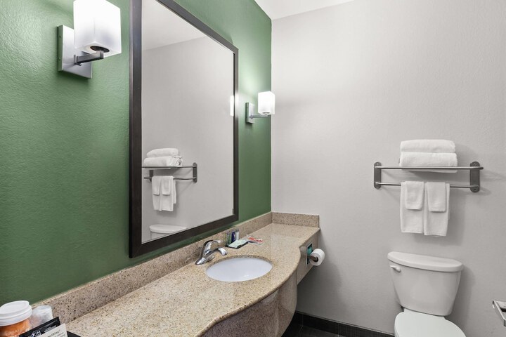 Sleep Inn & Suites Bush Intercontinental - IAH East