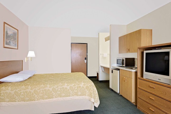 Room 7 of 15