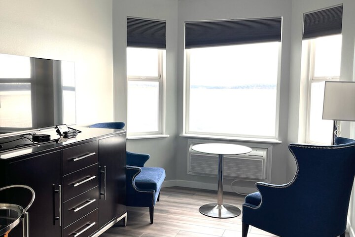 Tides Inn & Suites