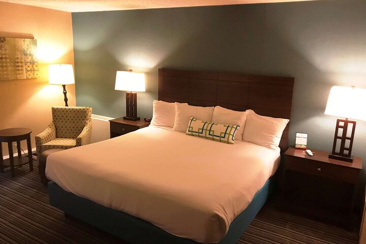 Room 11 of 33