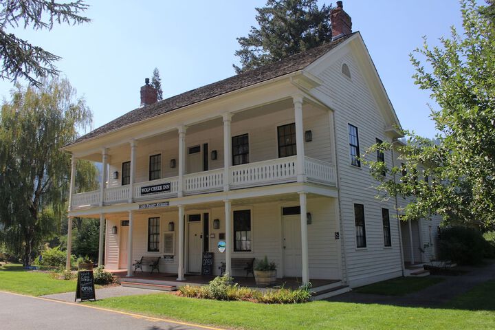 Wolf Creek Inn & Tavern