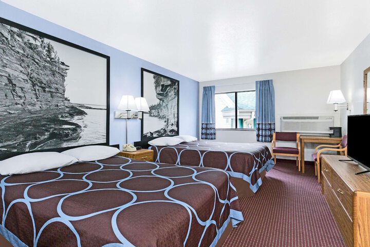 Room 11 of 19