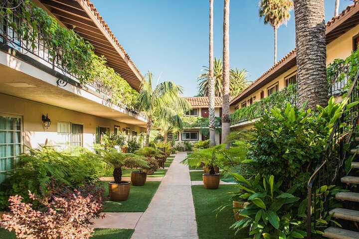 Hotel Exterior 36 of 41