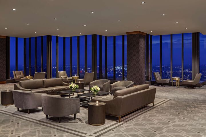 The Marquette Hotel Curio Collection by Hilton