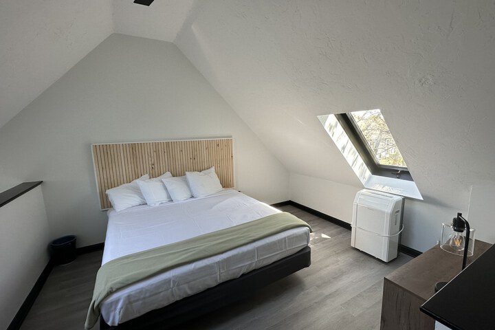 Room 16 of 35