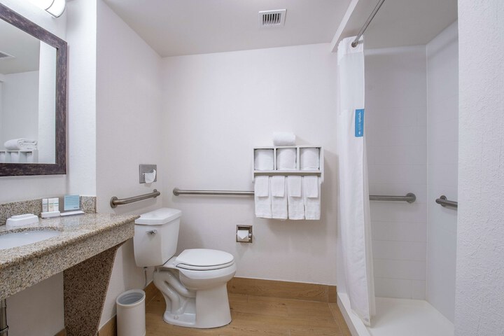 Room 10 of 26