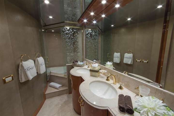 Room 4 of 15