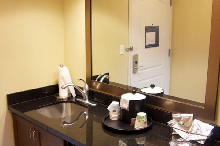 Hampton Inn & Suites Watertown