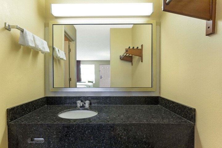 Room 8 of 18