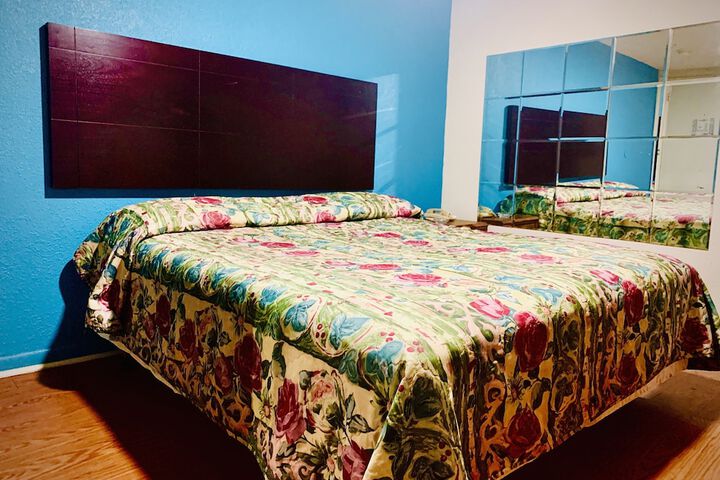 Room 14 of 18