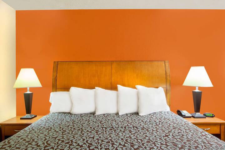 Room 14 of 15