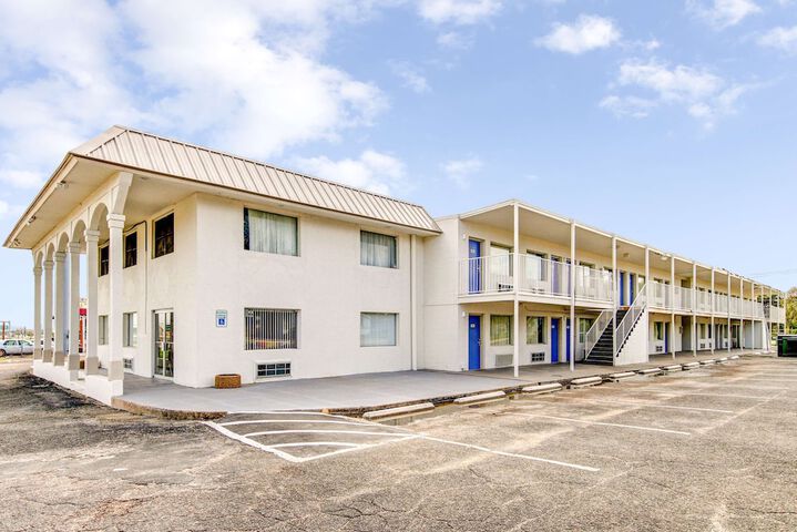 Motel 6 Waco TX - Lacy Lakeview