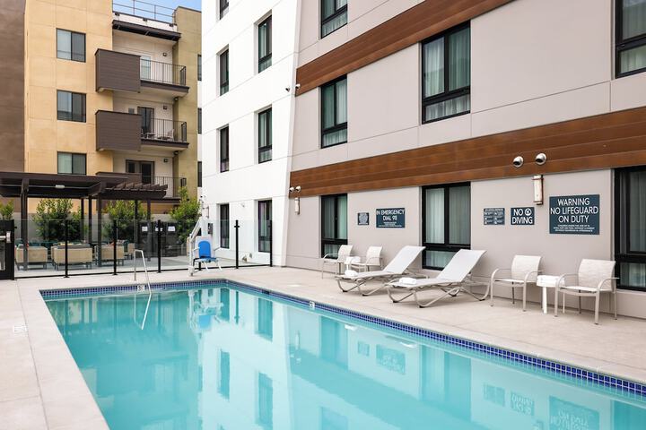 Pool 22 of 102