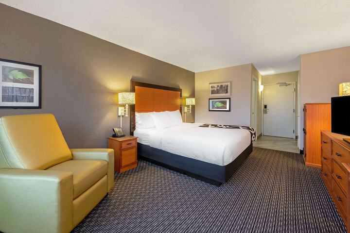 La Quinta Inn & Suites by Wyndham New Orleans Airport