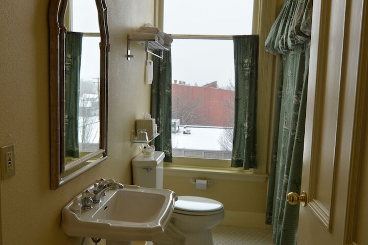 Room 32 of 52