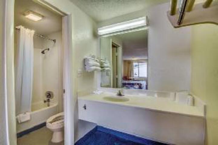 Room 7 of 10