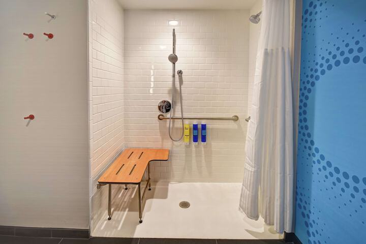 Room 17 of 43