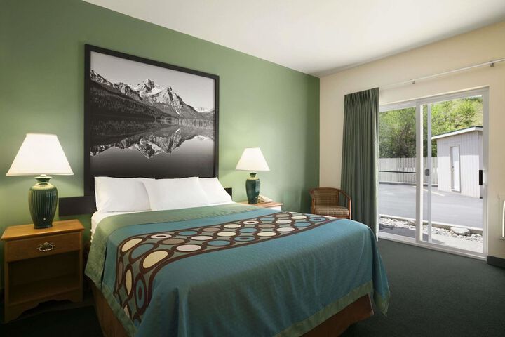 Room 33 of 43