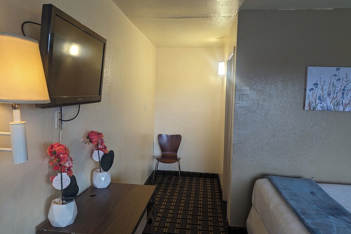 Room 13 of 25