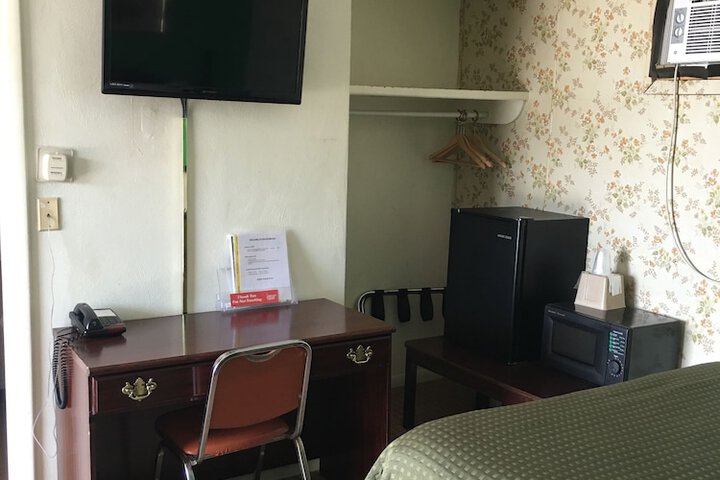 Room 19 of 37