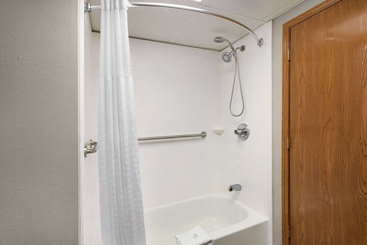 AmericInn by Wyndham Branson & Conference Center