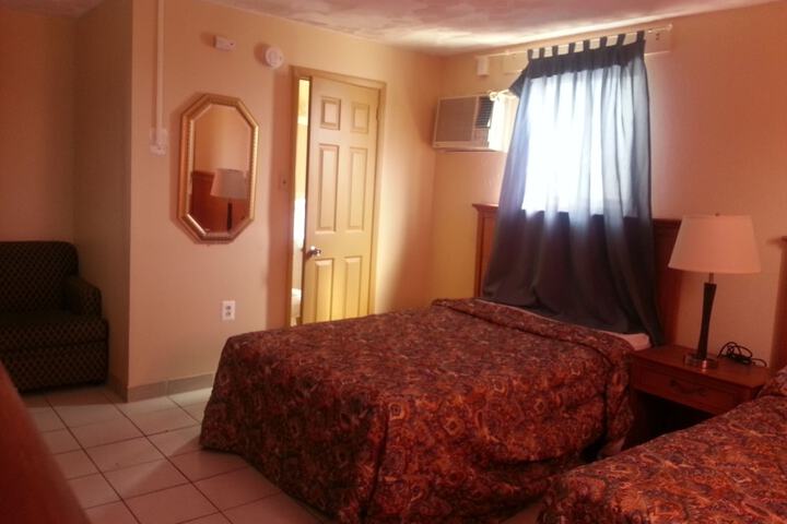 Room 10 of 28