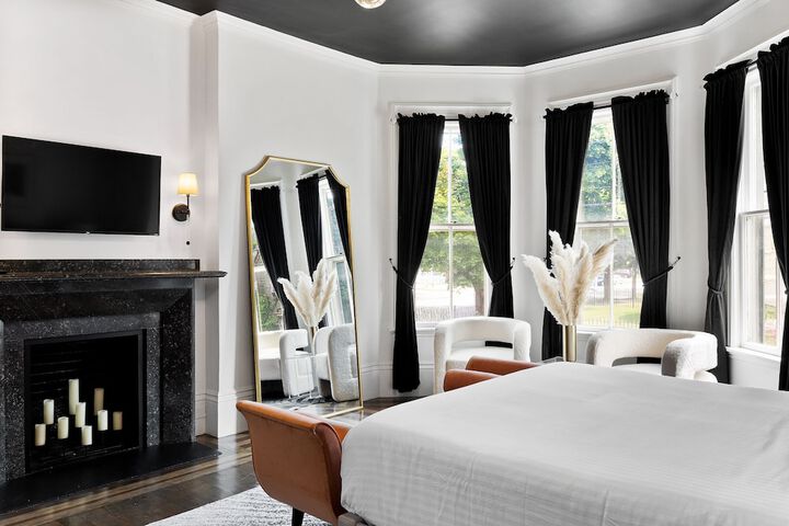 Room 16 of 46