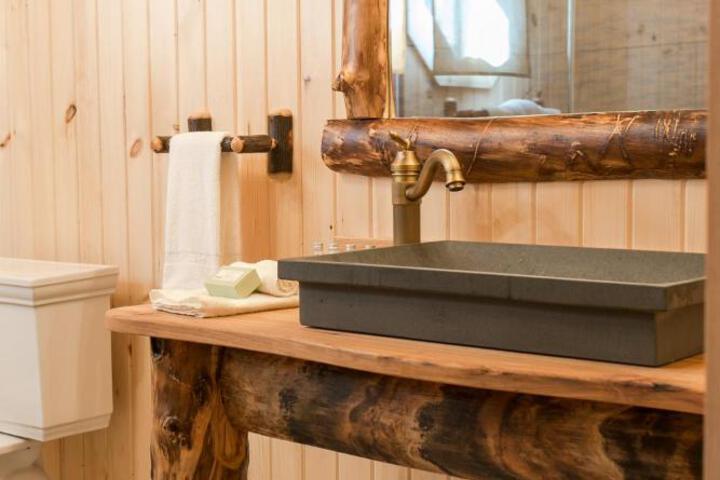 Coblentz Country Lodge by Amish Country Lodging