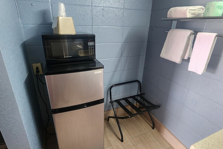 Room 9 of 17