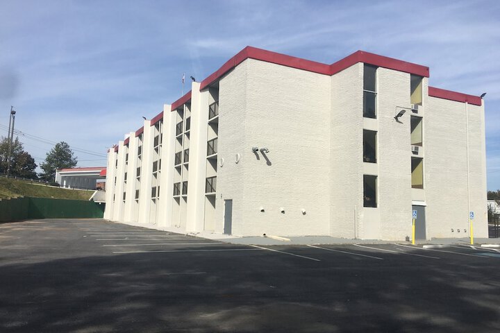 Hotel 4 of 13