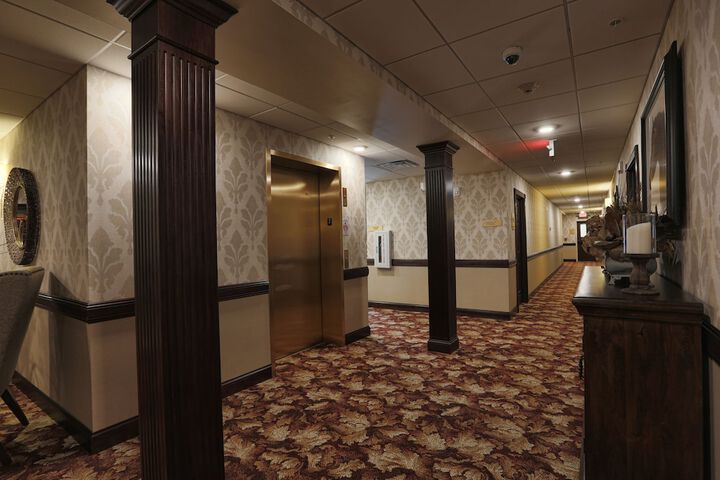 Ballroom/Hall 26 of 28