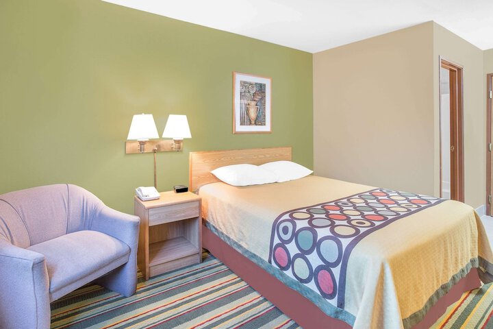 Room 9 of 15