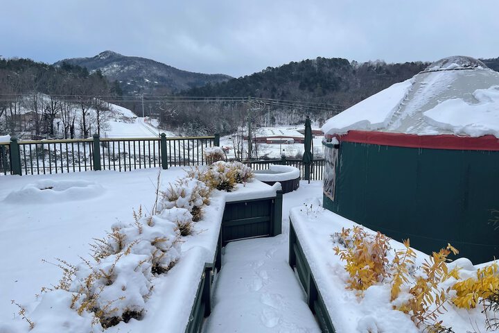 Mountain Aire Cottages Inn & Glamping