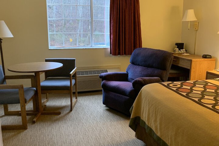 Room 10 of 32
