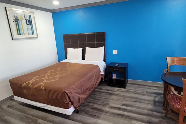 Room 21 of 28
