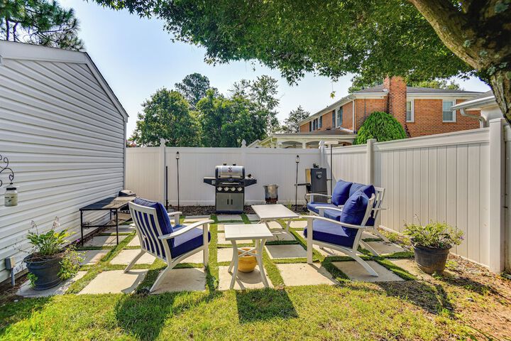 Luxe Lakefront Portsmouth Home: Fish Swim & Play!