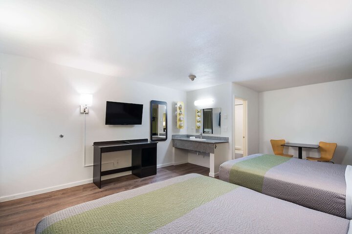 Motel 6 Burlington WA