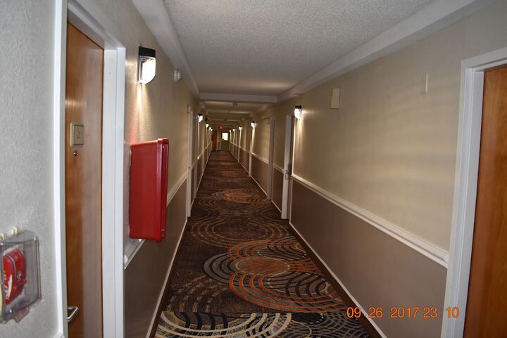 Ballroom/Hall 34 of 35