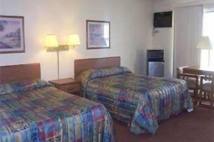 Room 13 of 16