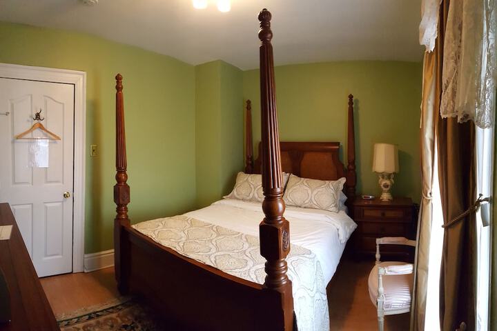 Room 16 of 22