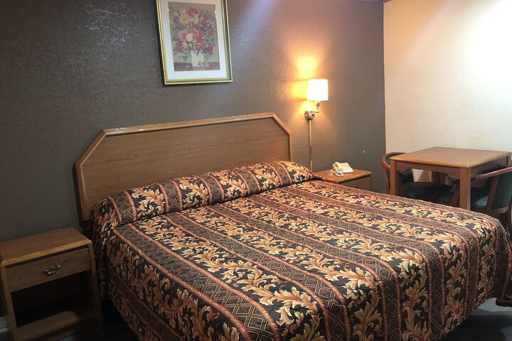 Room 12 of 27