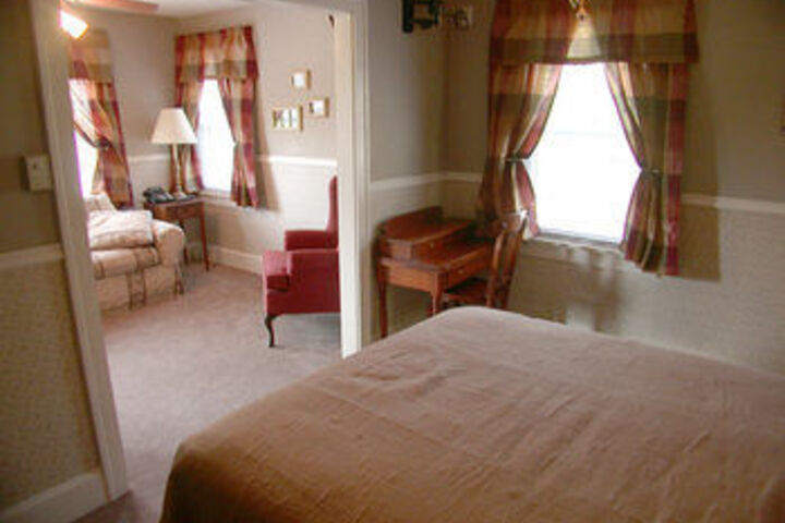 Mountaintop Lodge at Lake Naomi