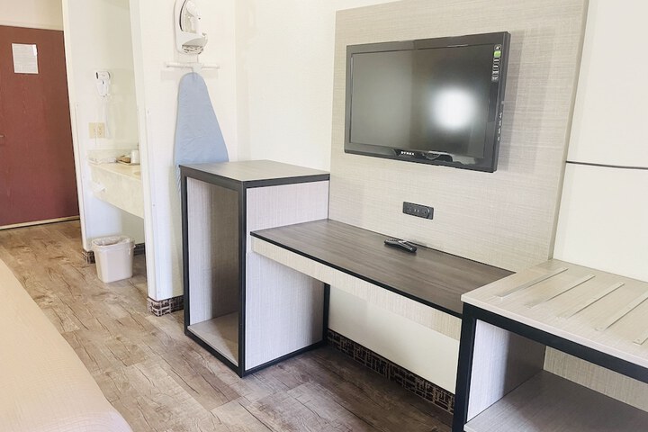 Room 8 of 19