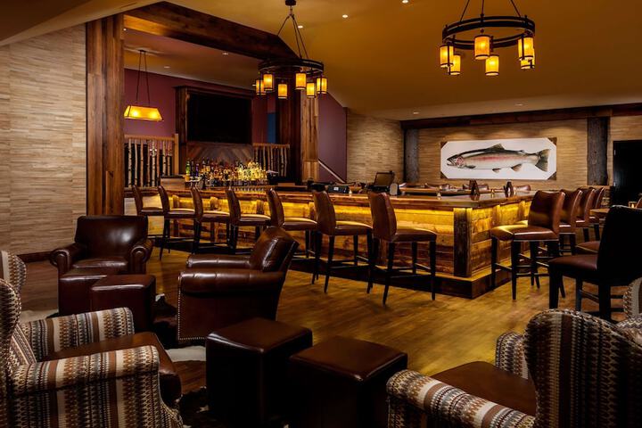 Lounge 145 of 215