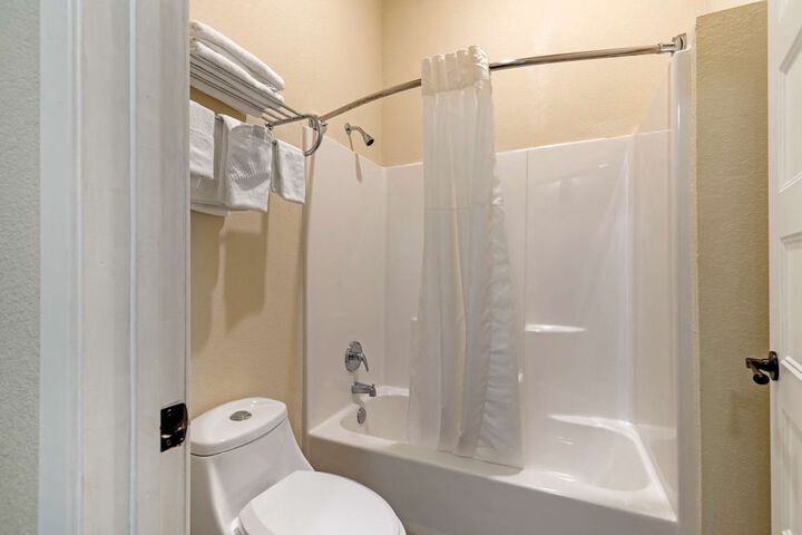 Room 10 of 27