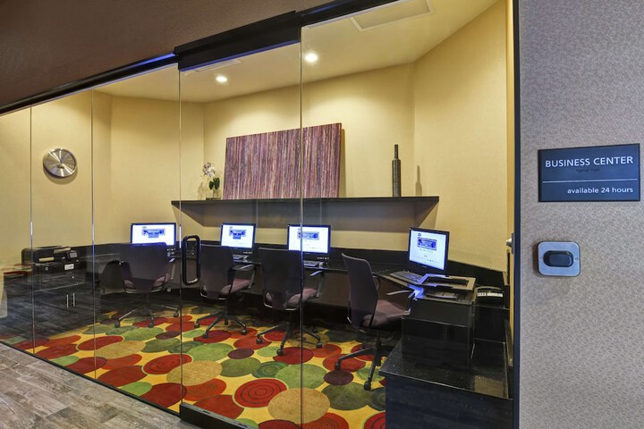 Business Center 61 of 62