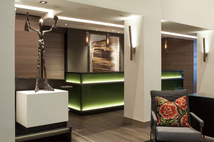 Hotel 2 of 131