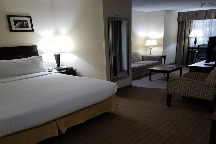 Room 9 of 28
