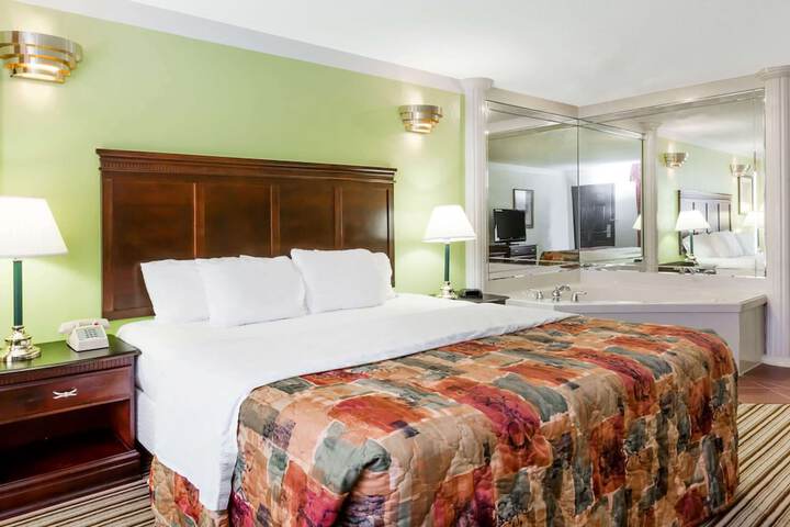 Days Inn by Wyndham Oneonta AL